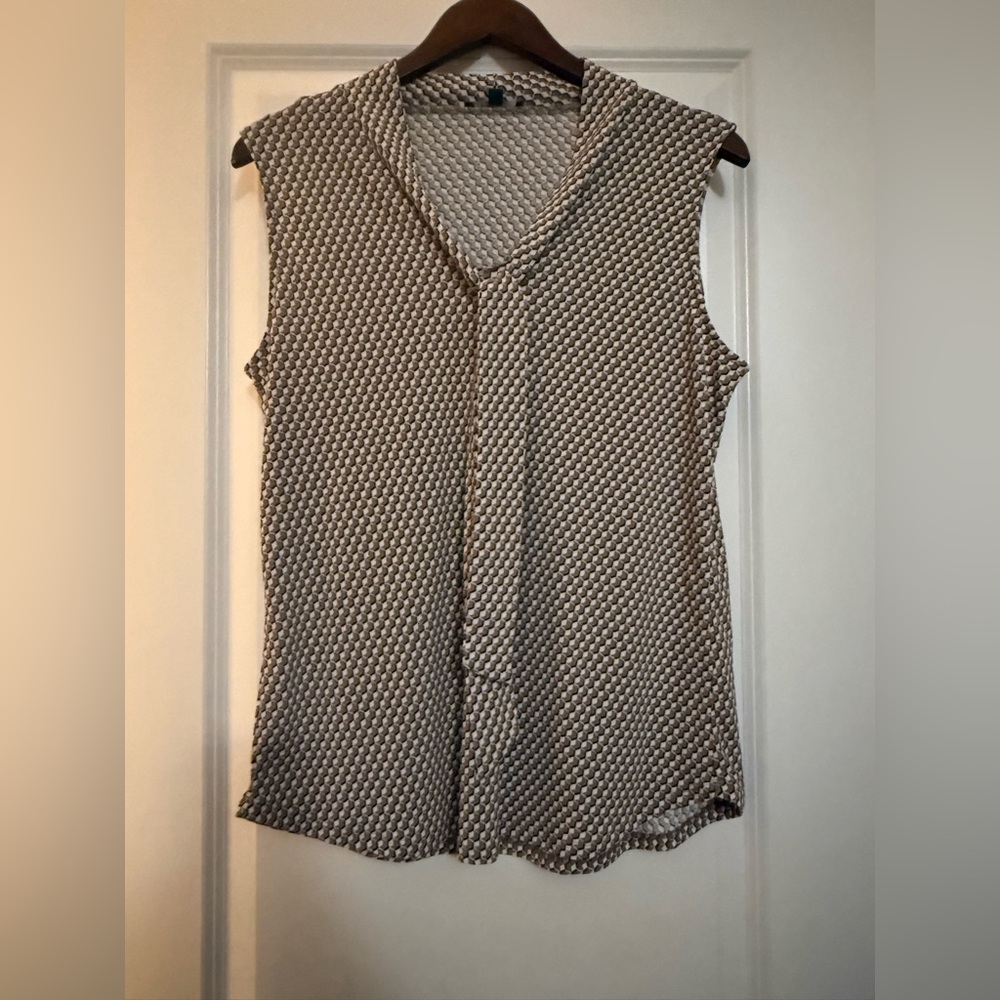Adrianna Papell Black and White Patterned Sleeveless Blouse with Tie